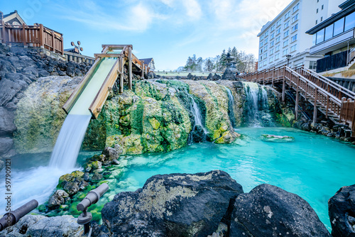 春の草津温泉　湯畑　群馬県草津町　Kusatsu Onsen in spring. Yubatake. Gunma Pref, Kusatsu town.
