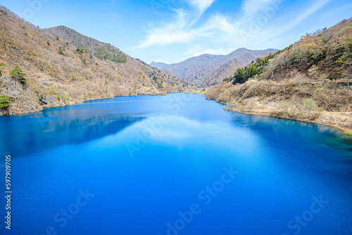 春の奥四万湖　四万川ダム　群馬県吾妻郡　Lake Okushima in spring.  Shimagawa Dam. Gunma Pref, Agatsuma gun. © M・H