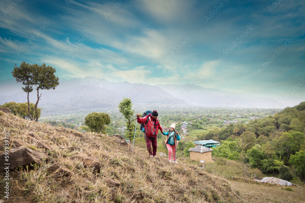 Obraz premium Happy couple trekking on a mountain.