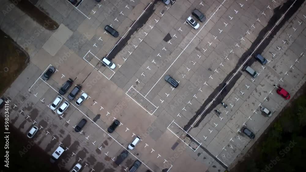 Parkplatz mit Fahrzeugen Parkplatz mit Fahrzeugen