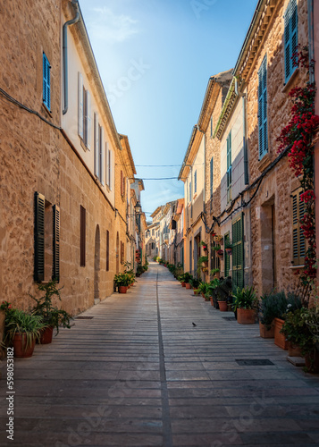 narrow street in Spain © Nils