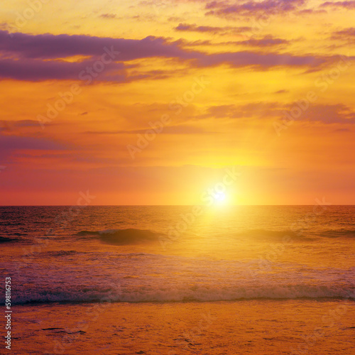 Fototapeta Naklejka Na Ścianę i Meble -  Gorgeous bright sunset over ocean.