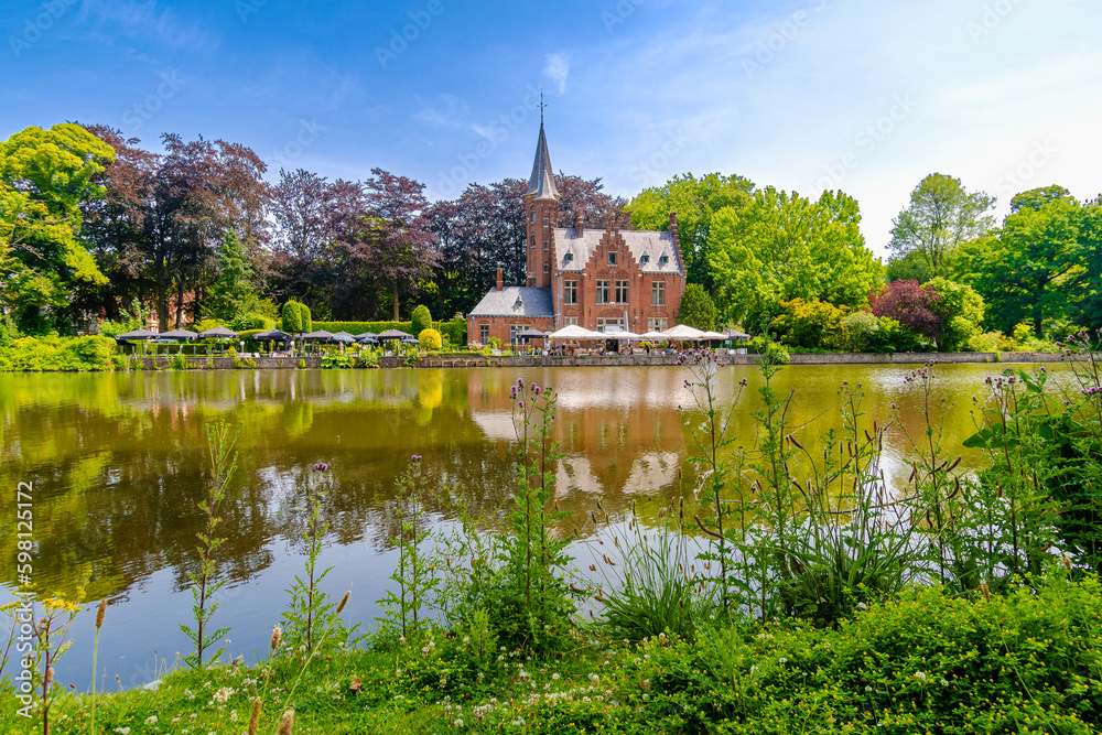 Belgien, Brügge, ein Sommertag in der Stadt mit  Kanälen und schönen flämischen Häusern