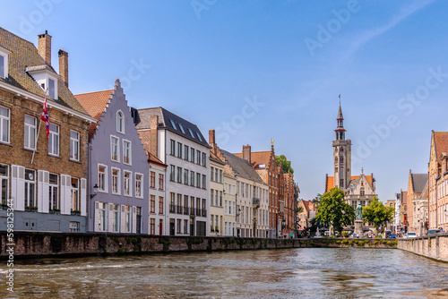 Belgien, Brügge, ein Sommertag in der Stadt mit Kanälen und schönen flämischen Häusern