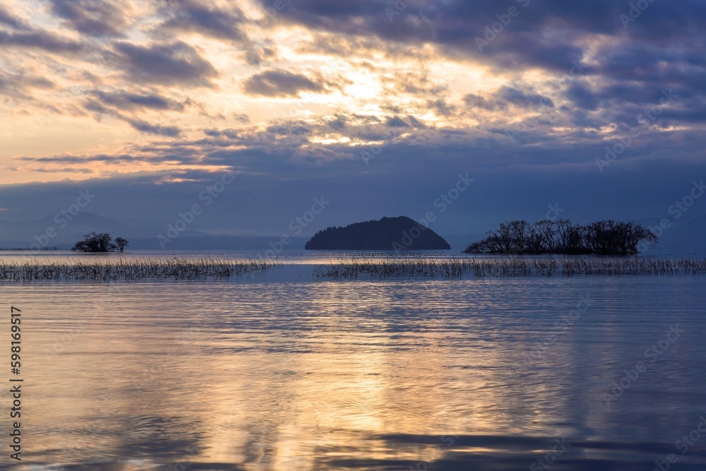 幻想的な琵琶湖の夕焼け情景