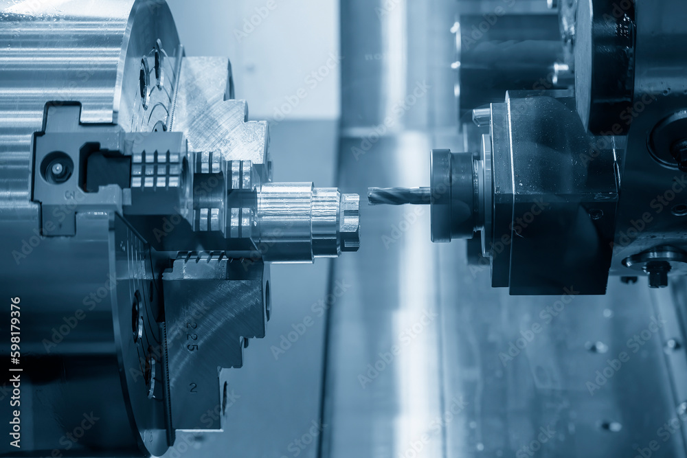 The CNC lathe machine milling cut the metal shaft parts by milling spindle. The CNC lathe machine milling cut the metal shaft parts by milling spindle.