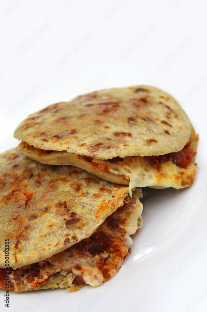 gordita de chicharrón, chicharrón prensado con queso, Comida mexicana. Desayuno mexicano. aluerzo mexicano, torilla, masa de maiz, tortilla frita, 