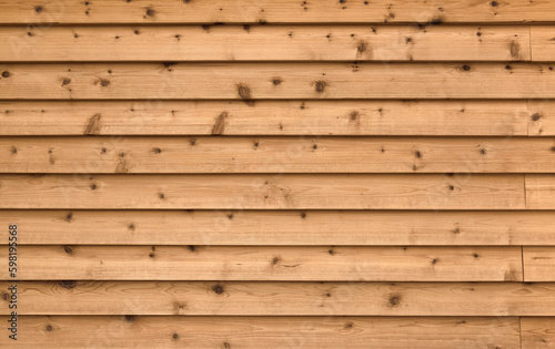 天然の木材を使った木目の板壁