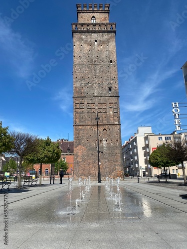 torre del oro country