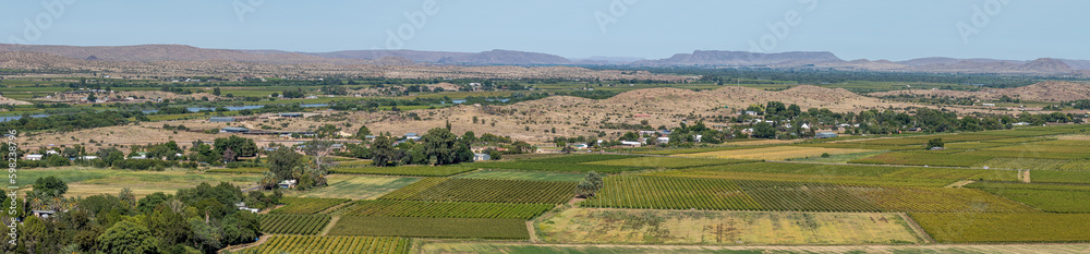 West view from Tierberg. Vineyards' Orange River visible