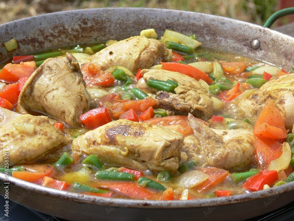 Chicken in broth as a paella base