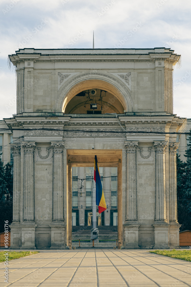 Naklejka premium triumphal arch in the city
