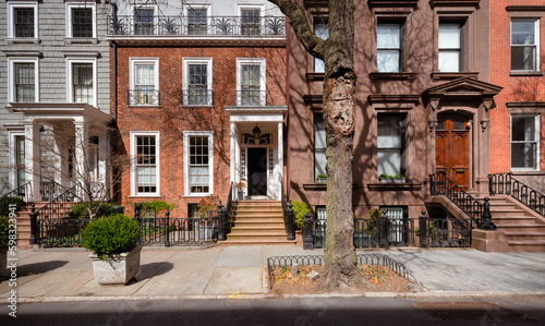 Konstfotografi Typical row of townhouse and brownstone entrances in Brooklyn Heights, New York