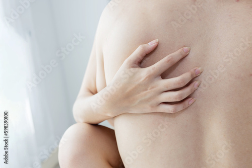 Wallpaper Mural Back View of Woman Hand Scratching Man's Torontodigital.ca