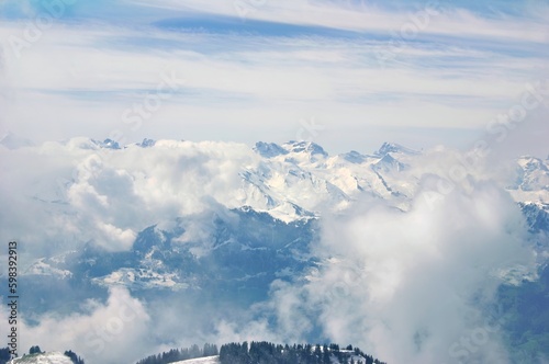 Schweizer Berge mit Schnee