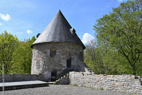 Turm der Artillerieumwehrung bei Schloss Hardenberg, Velbert, Deutschland