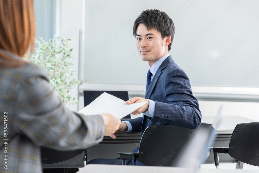 オフィスで働く男女 Business オフィスで働く男女 Business