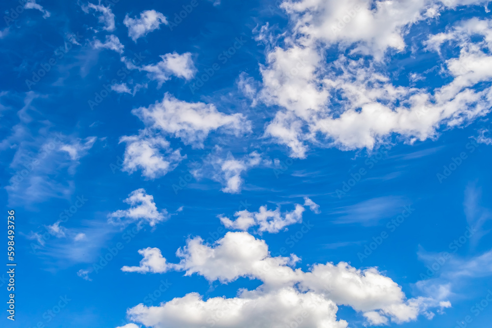 Obraz premium Photography on theme white cloudy sky in unclear long horizon