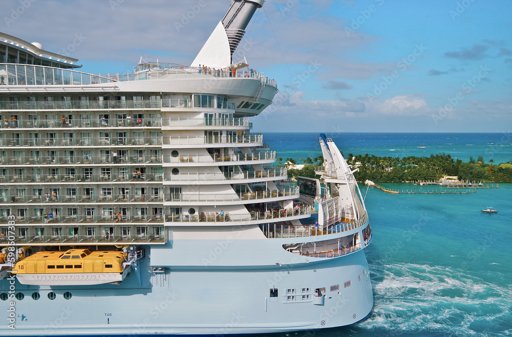 Grösstes Kreuzfahrtschiff der Welt Largest biggest gigantic cruise Grösstes Kreuzfahrtschiff der Welt Largest biggest gigantic cruise