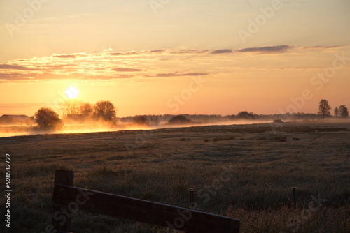 Overijssel zum Sonnenaufgang photo