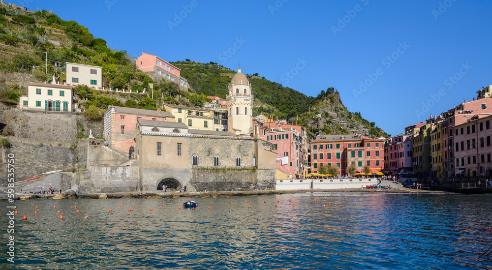 Der Hafen von Vernazza, Italienische Riviera, Cinque Terre, Ligurien, Italien