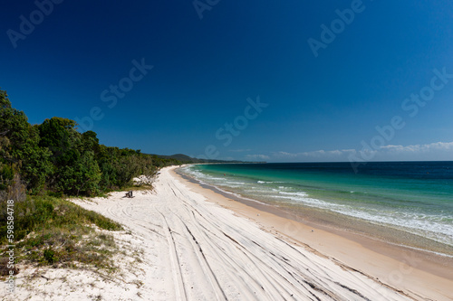 Fototapeta Naklejka Na Ścianę i Meble -  Pristine sunny beach on Moreton Island