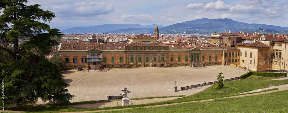 Fototapeta premium Palazzo Pitti from the Boboli Gardens (Giardino di Boboli) in Florence, Italy 