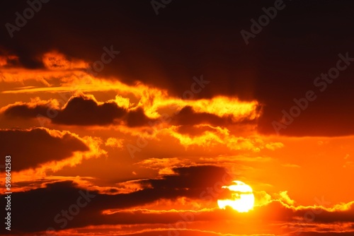 Fototapeta Naklejka Na Ścianę i Meble -  Sonnenuntergang mit dramatischen Wolken