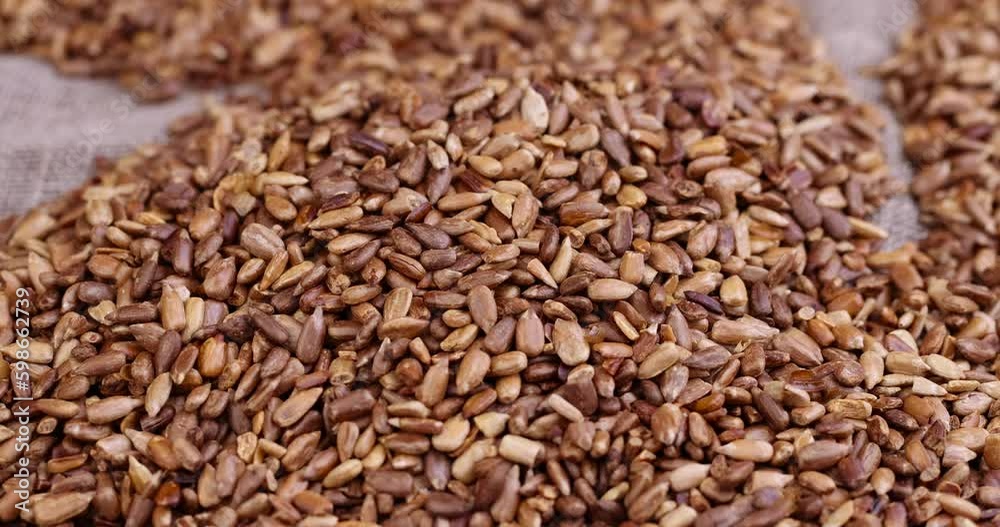 Medium fried sunflower seeds for dessert cooking, preparation of peeled sunflower seeds for cooking Medium fried sunflower seeds for dessert cooking, preparation of peeled sunflower seeds for cooking