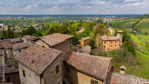 фотографія savignano sul panaro photo of the village with drone panoramic view