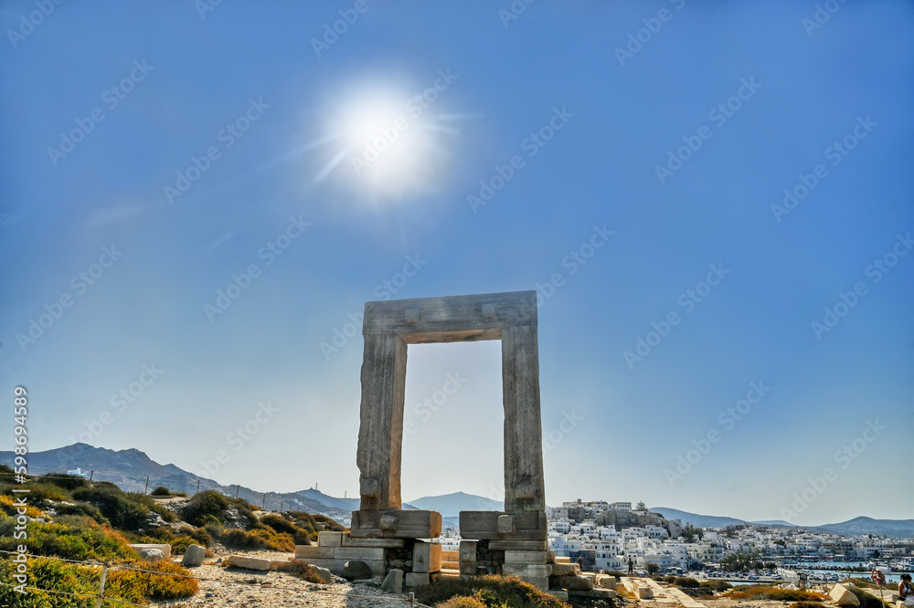Tor des Apollo-Tempels auf Naxos im Gegenlicht