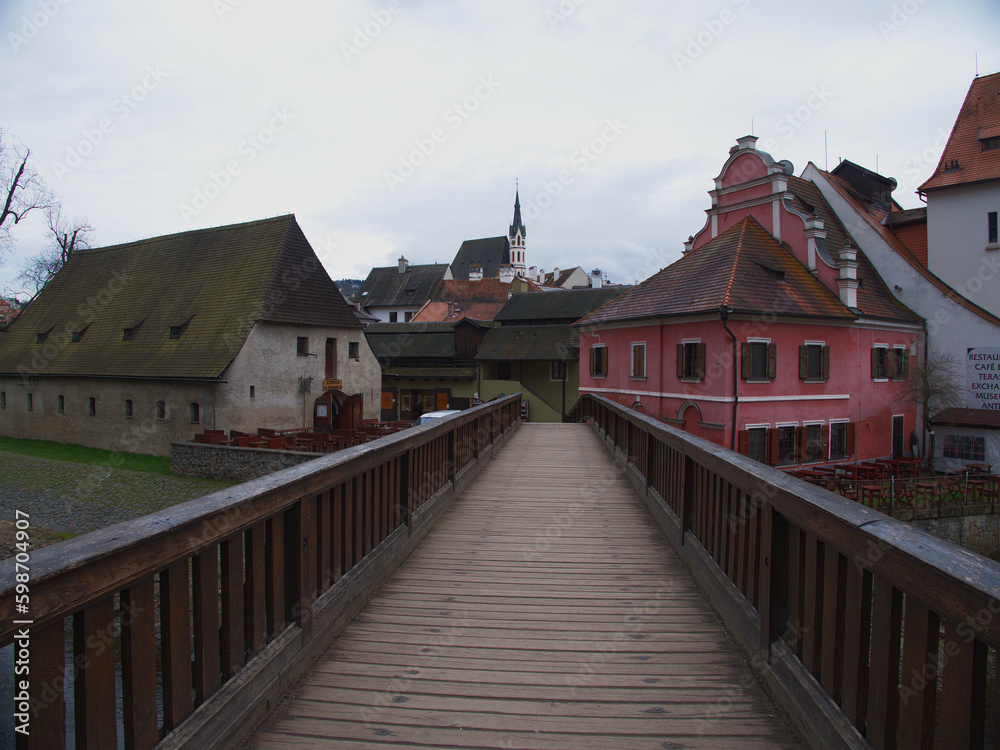 Český Krumlov è una città della Repubblica Ceca cresciuta attorno a un castello gotico e vicino al fiume Moldava Český Krumlov è una città della Repubblica Ceca cresciuta attorno a un castello gotico e vicino al fiume Moldava