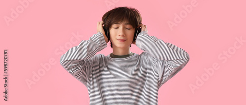Teenage boy in headphones l...