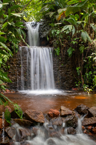 Cascade naturelle en Guyane