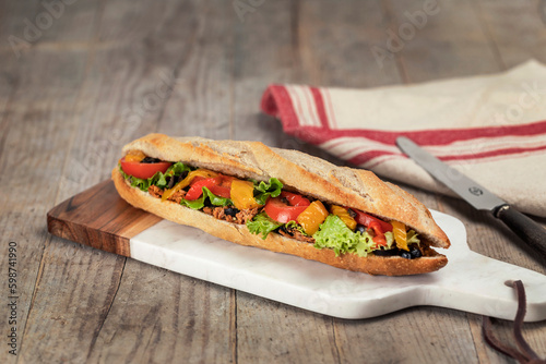 Sandwich rustique au thon et olives