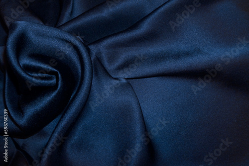 渦状に襞を寄せたシルクサテン　絹　布　ダークブルー　青
