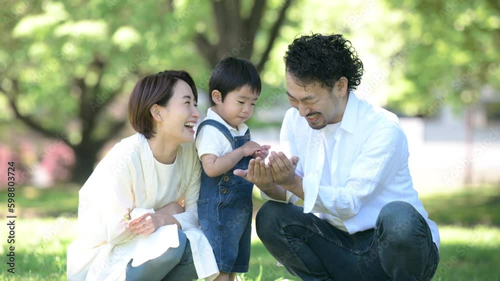 Video of a family sitting and relaxing with their children in a fresh green park Close-up Copy space available Video of a family sitting and relaxing with their children in a fresh green park Close-up Copy space available