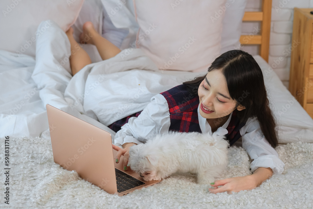 Obraz premium It's a beautiful sight to see the bond between the dog and its owner and how they bring comfort to each other while laptop place beside her..