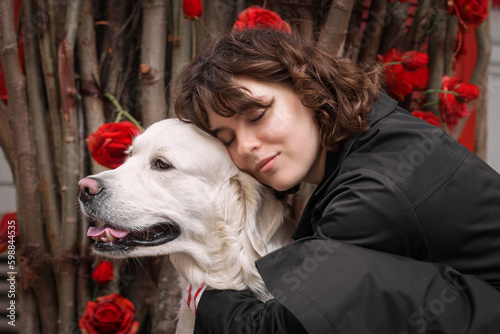 Obraz na płótnie Cute funny girl portrait with her golden dog w salonie