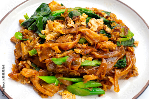 Stir-fried rice noodles with soy sauce and pork