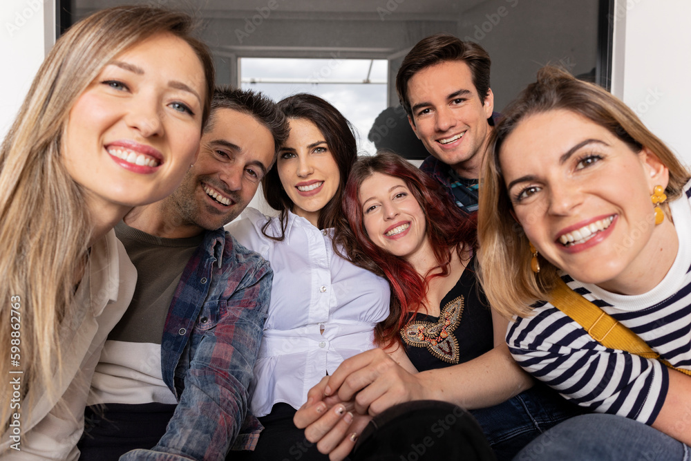 Obraz premium group of young millennial caucasian and hispanic friends, making selfie at home