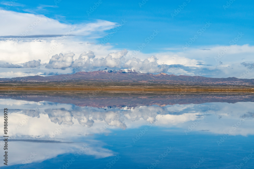 amazing big saltflat, biggest saltflat in the world in Bolivia, rainseason with water, no horizon, salar de uyuni