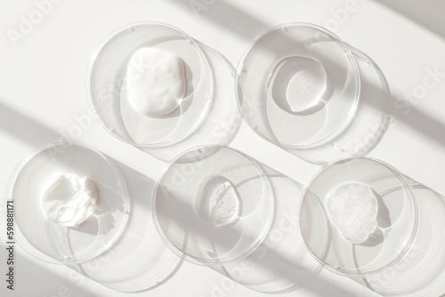 Obraz na płótnie Different Cosmetics Products Samples of Gel in Laboratory Petri Dishes on white background w salonie