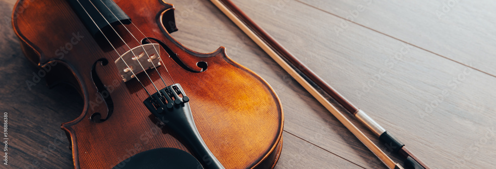 Fototapeta premium Violin on the table
