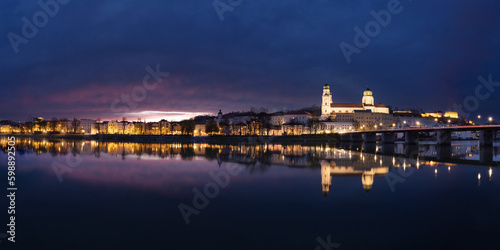 Passau zum Sonnenuntergang vom Inn-Ufer © Thomas