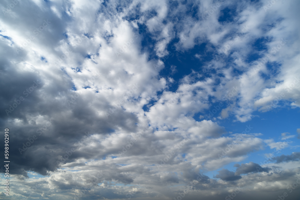 Fototapeta premium beautiful blue sky with cumulus clouds for abstract background