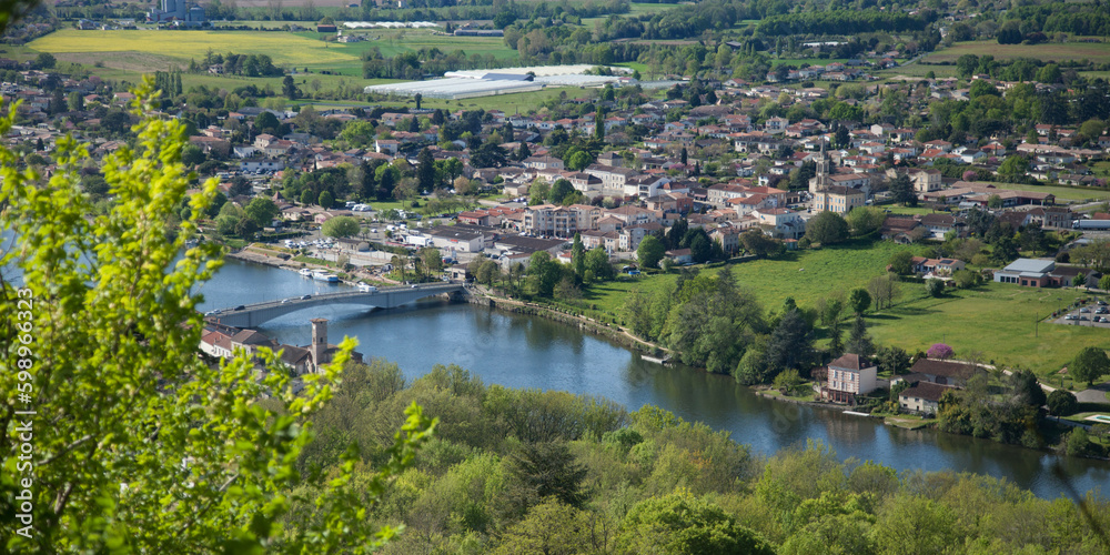 Vue aérienne de la ville de Penne d'Agennais (Lot-et-Garonne)