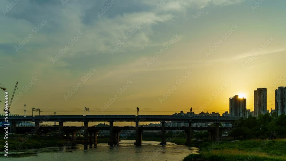 Time lapse of sunset at SeongDong Bridge in Seoul, South Korea.4K Time lapse of sunset at SeongDong Bridge in Seoul, South Korea.4K