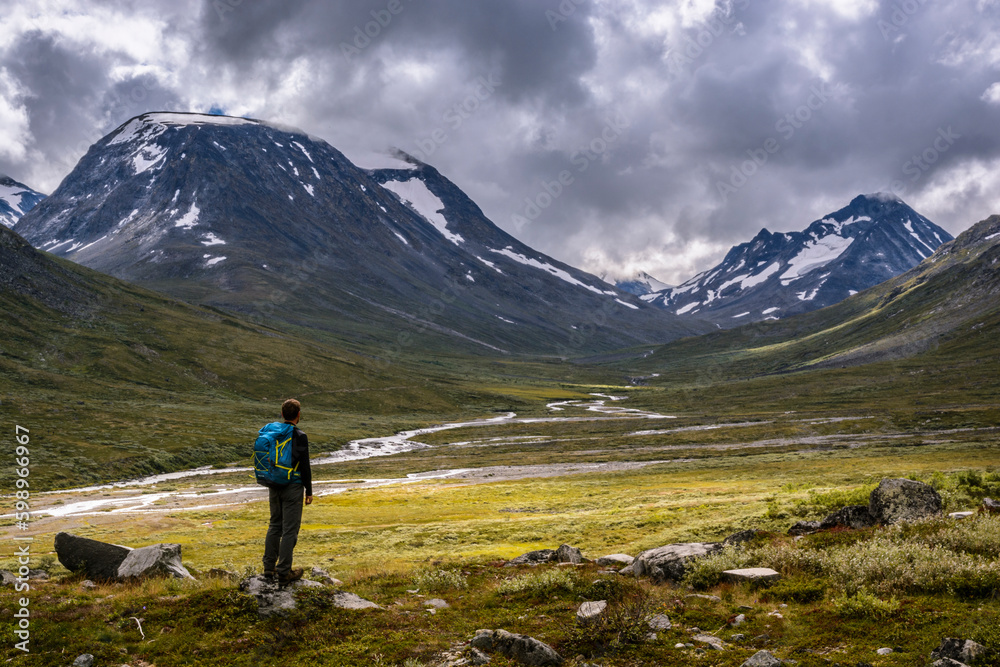 Wanderer im Visdalen nahe Spiterstulen, Jotunheimen Nationalpark, Norwegen