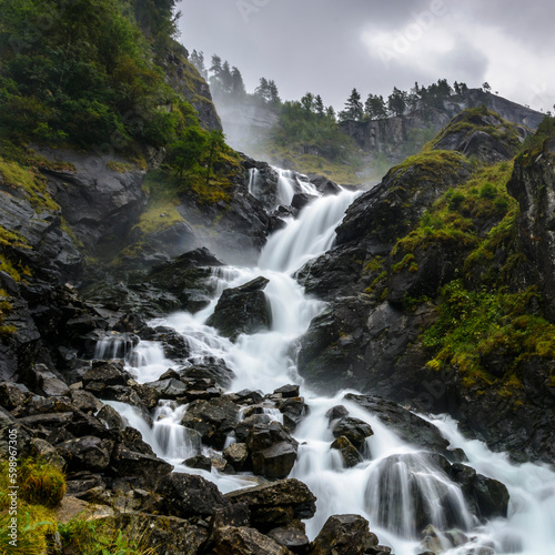 Zwillingswasserfall Låtefossen, Hordaland, Norwegen